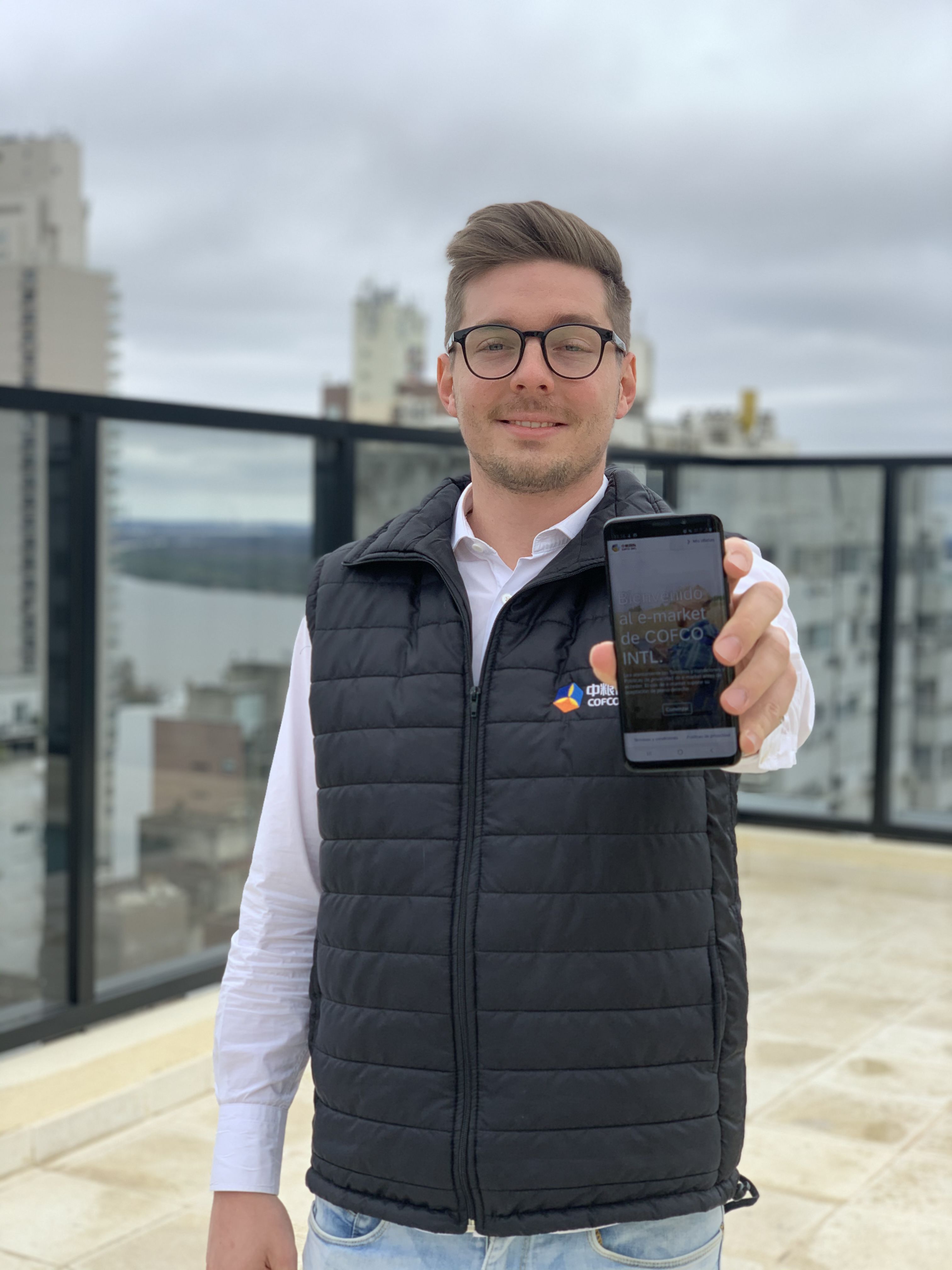 Julián collaborated with his IT and commercial colleagues to develop an app that makes it easier for COFCO and its suppliers to buy and sell grains and oilseeds. 