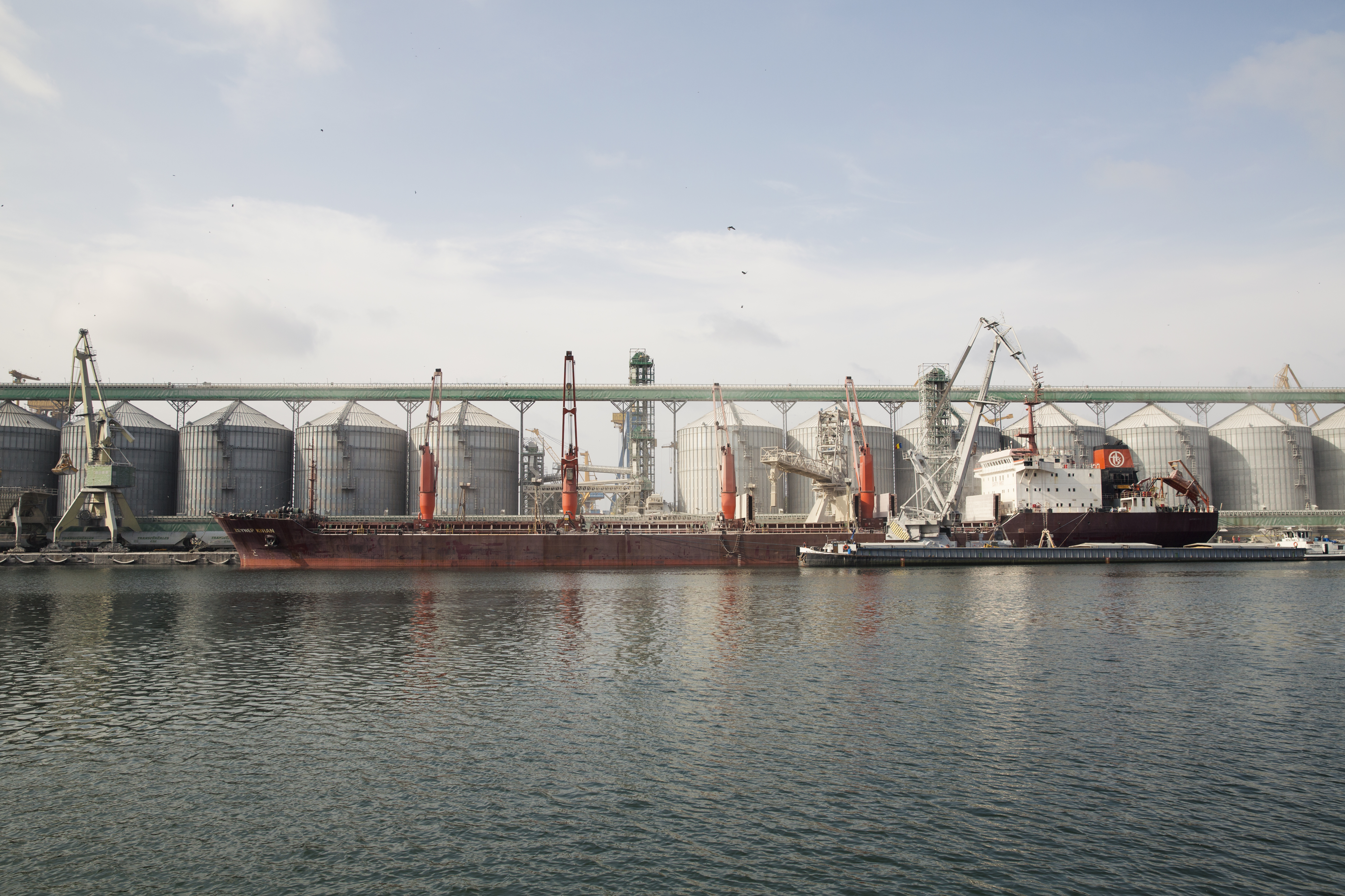The company is a leading agribusiness in the region, with a presence in Romania, Serbia, Slovakia, Croatia, Bulgaria, Hungary, and Moldova. The Black Sea port of Constanta is the beating heart of the operation. COFCO International owns a terminal here with a capacity of 260 kmt that rolls out an elevation program of almost 4 million mt per year.